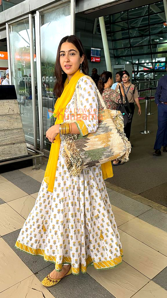 photos sara ali khan and malaika arora snapped at the airport 3