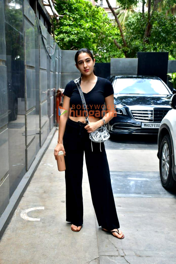 photos sara ali khan and pashmina roshann snapped at pooja entertainments office in juhu 1