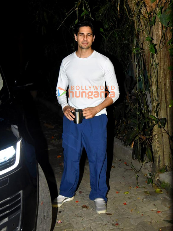photos sidharth malhotra snapped at a dubbing studio in bandra 1 3