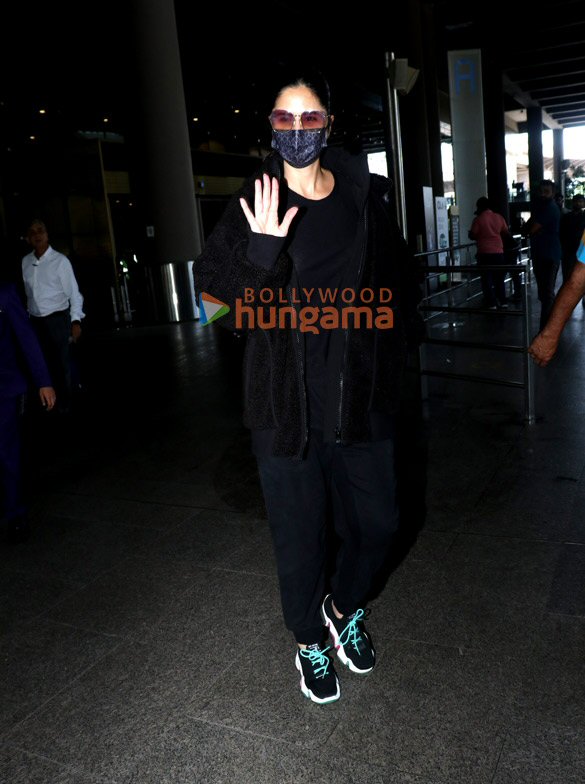 photos sobhita dhulipala arjun kapoor and shirley setia snapped at the airport 10