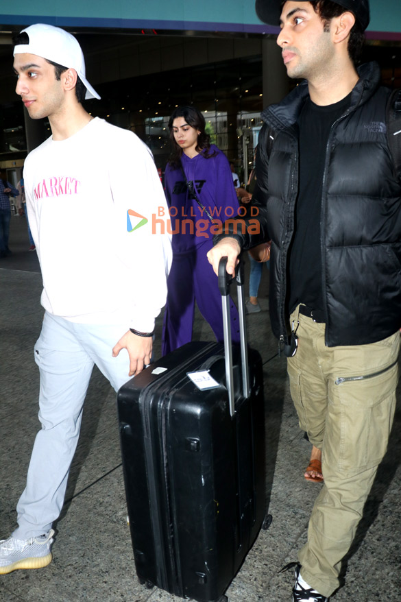 photos suhana khan agastya nanda khushi kapoor and others snapped at the airport 2