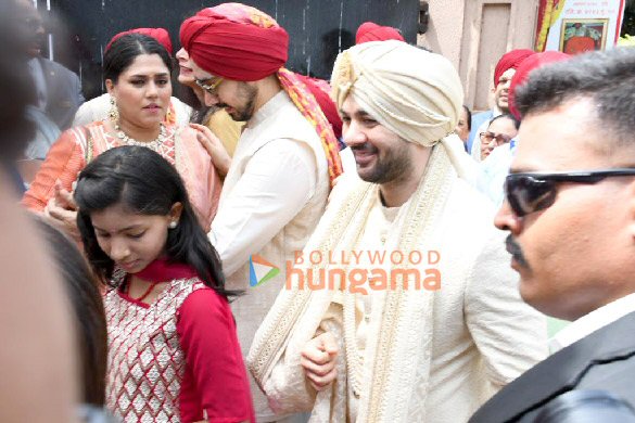 photos sunny deol abhay deol and other snapped at karan deols baraat 4