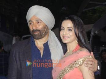 Photos: Sunny Deol and Ameesha Patel at the Kapil Sharma Show for Gadar 2 promotions Photos: Sunny Deol and Ameesha Patel at the Kapil Sharma Show for Gadar 2 promotions
