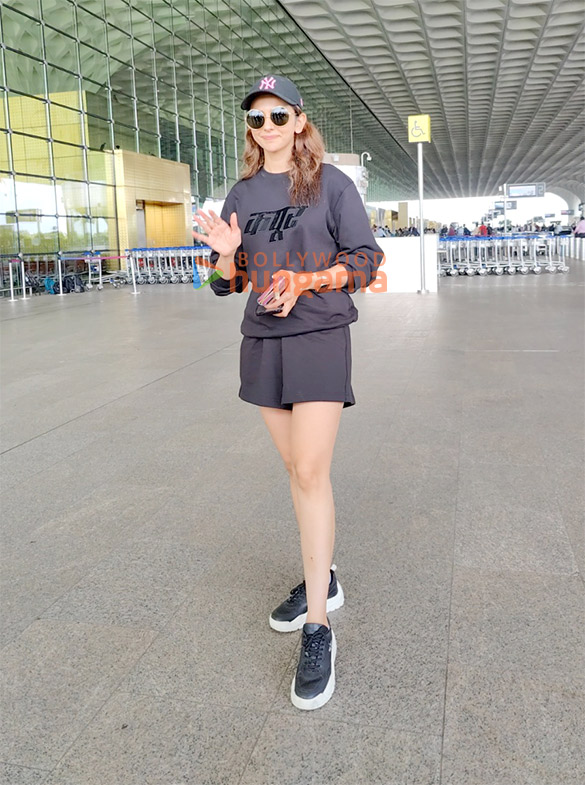 photos sunny leone rakul preet singh karishma tanna and others snapped at the airport 1