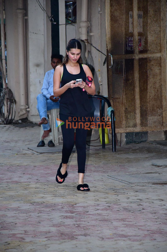 photos tara sutaria snapped at a dance class 1