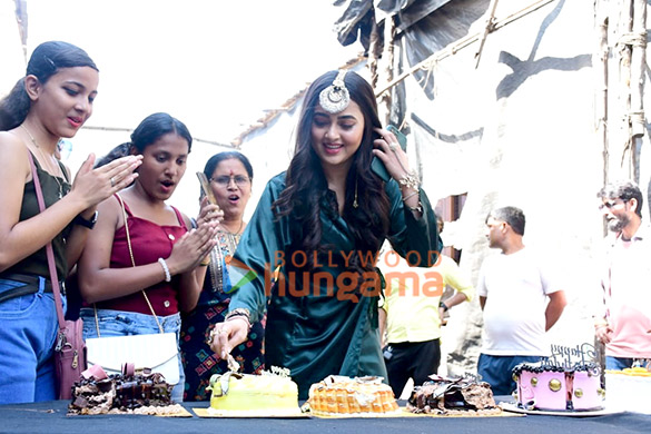 photos tejasswi prakash celebrates her birthday with media 3