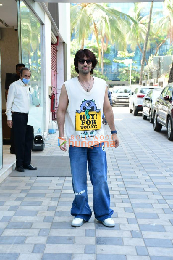 photos tiger shroff and himanshu kohli snapped at t series office in andheri 1