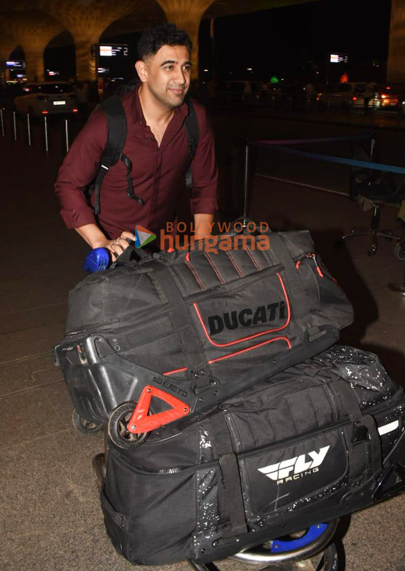 photos urvashi rautela shehnaaz gill and amit sadh snapped at the airport 2