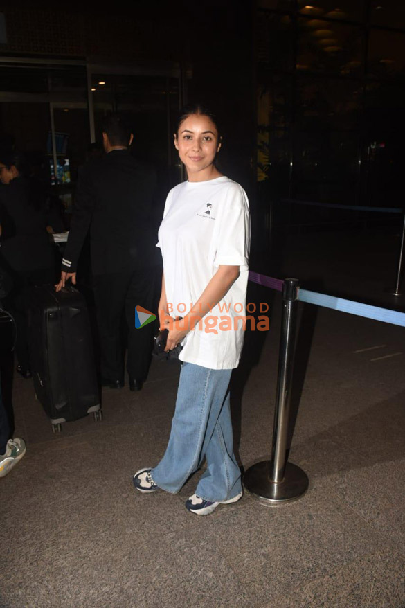 photos urvashi rautela and shehnaaz gill snapped at the airport 1