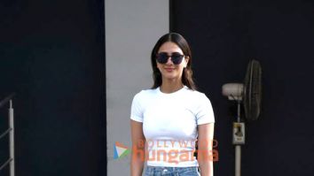 Photos: Vaani Kapoor spotted at Kalina airport