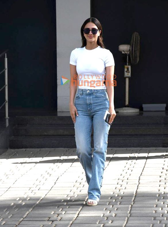 Photos: Vaani Kapoor spotted at Kalina airport Photos: Vaani Kapoor spotted at Kalina airport