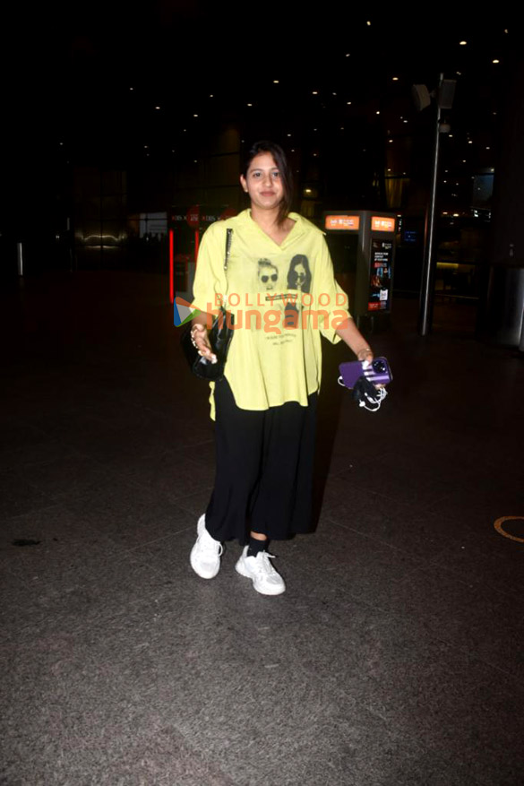 photos vicky kaushal katrina kaif alia bhatt and others snapped at the airport 3