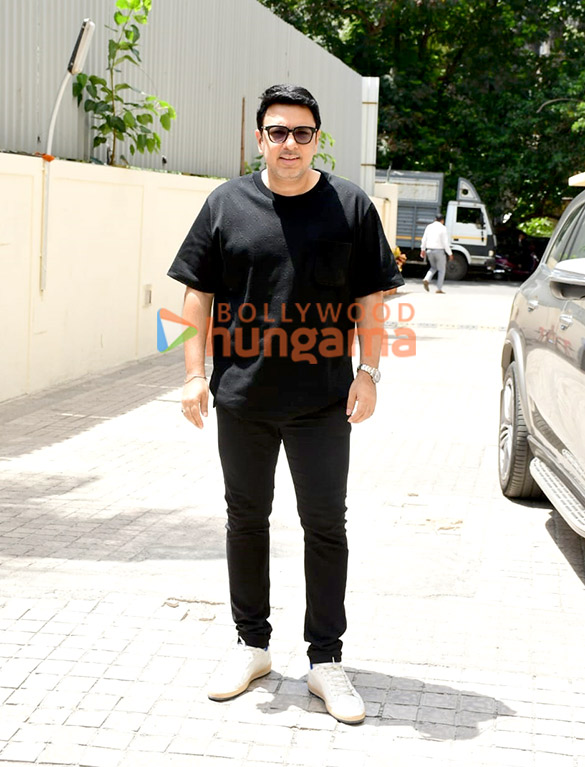 photos vicky kaushal sara ali khan and others come together for a press conference to celebrate the success of zara hatke zara bachke 1