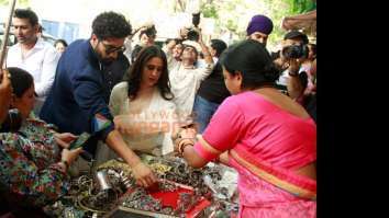 Photos: Vicky Kaushal and Sara Ali Khan snapped shopping at Janpath Market as a part of Zara Hatke Zara Bachke promotions