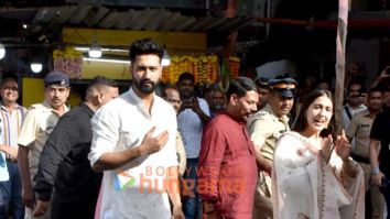 Photos: Vicky Kaushal and Sara Ali Khan visit Siddhivinayak Temple, Mumbai