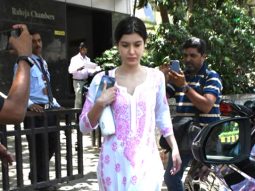 Shanaya Kapoor gets clicked by paps outside gym