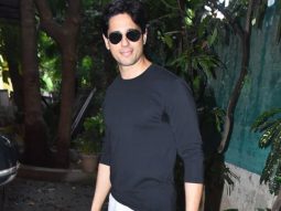 Sidharth Malhotra gets clicked by paps at a dubbing studio in the city