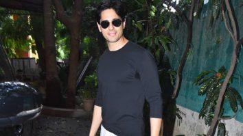 Sidharth Malhotra gets clicked by paps at a dubbing studio in the city