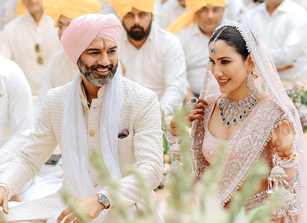 Newly married Sonnalli Seygall and Ashesh Sajnani grace social media with their first wedding picture; see post