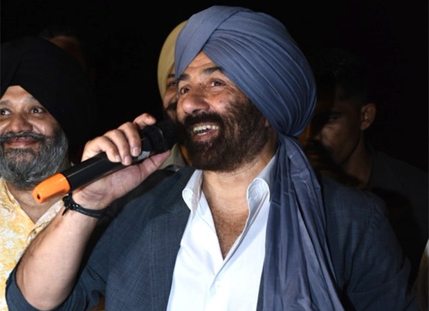 Sunny Deol screams "Hindustan Zindabad” at Gadar: Ek Prem Katha re-release in New Delhi, watch