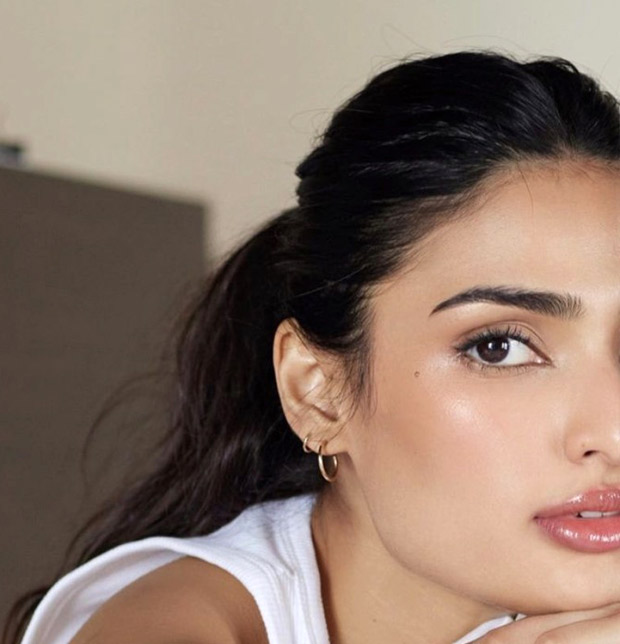 Athiya Shetty’s dewy make-up is perfect to give you a glossy summer glow