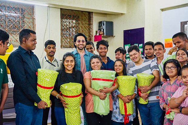 Ayushmann Khurrana spreads the magic of music and love for differently-abled children, see photos Ayushmann Khurrana spreads the magic of music and love for differently-abled children, see photos