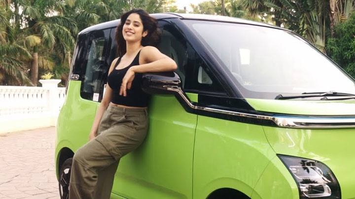 Comet EV | Janhvi Kapoor can’t keep calm looking at the MG Comet EV​