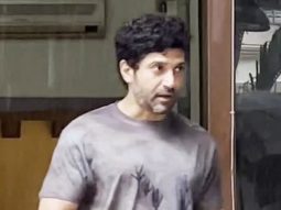 Farhan Akhtar gets clicked by paps in the city