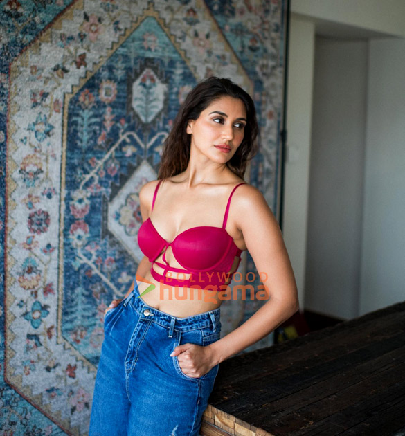nikita dutta 2 78