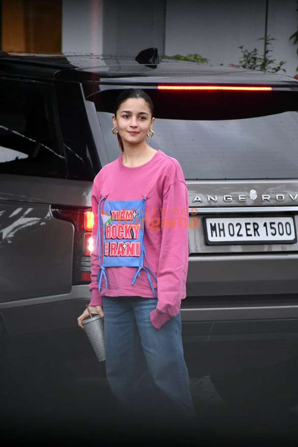 photos alia bhatt and ranveer singh snapped at the kalina airport leaving for kanpur and bareilly to promote the film rocky aur rani kii prem kahaani 4