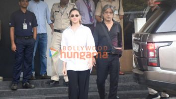 Photos: Alia Bhatt snapped at Kalina airport