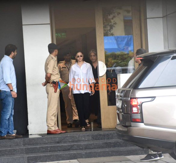 photos alia bhatt snapped at kalina airport 2