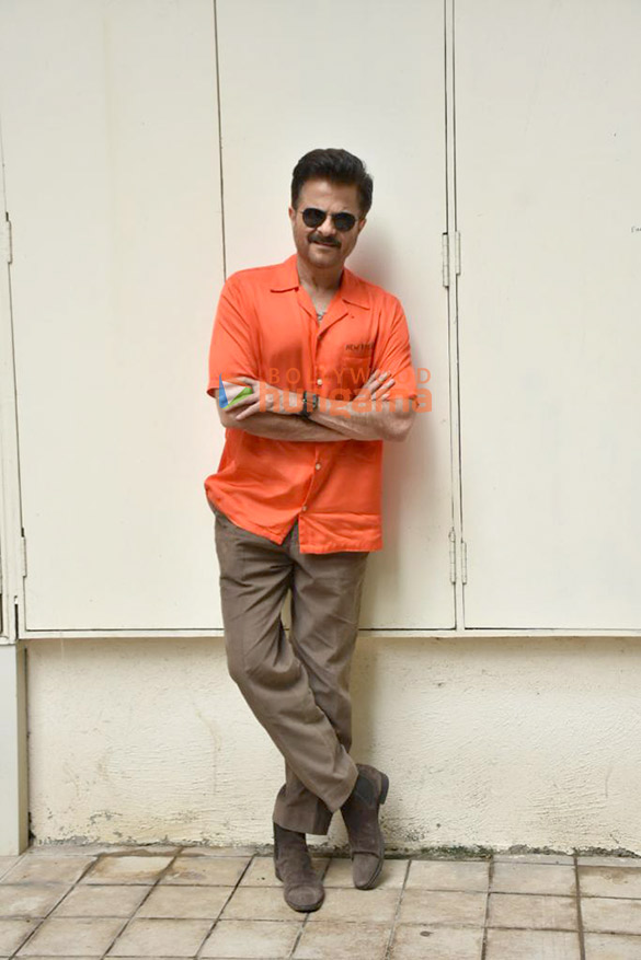 photos anil kapoor and anupama chopra snapped in khar 2