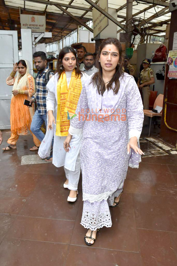 Photos: Bhumi Pednekar and Samiksha Pednekar visit Siddhivinayak Temple Photos: Bhumi Pednekar and Samiksha Pednekar visit Siddhivinayak Temple