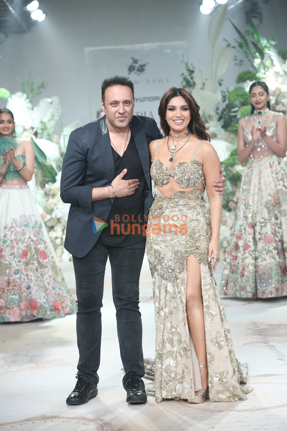 photos bhumi pednekar walks the ramp for fashion designer varun bahl during the india couture week in delhi 6