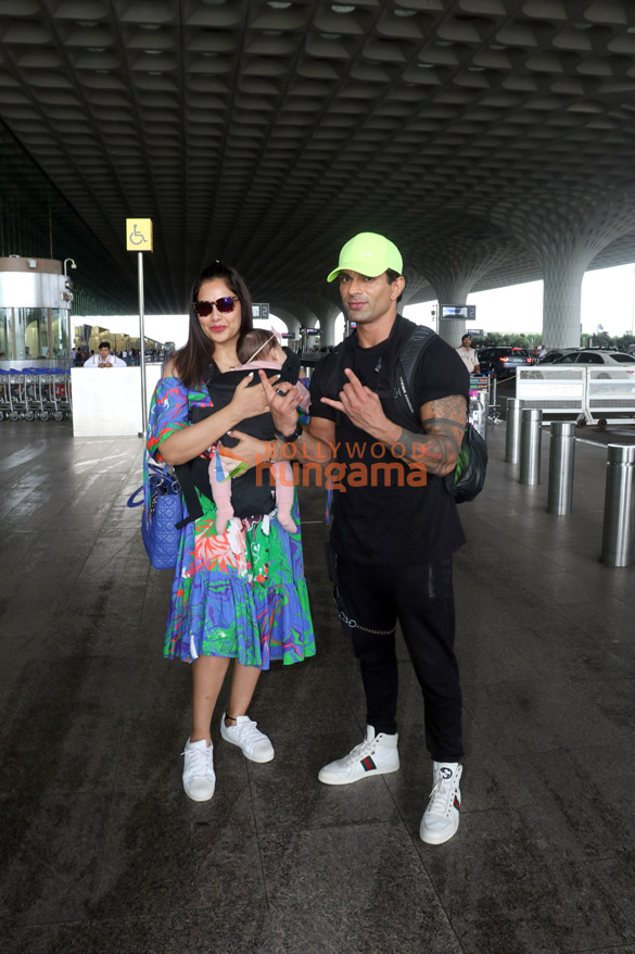 photos bipasha basu karan singh grover and anupam kher snapped at the airport 3