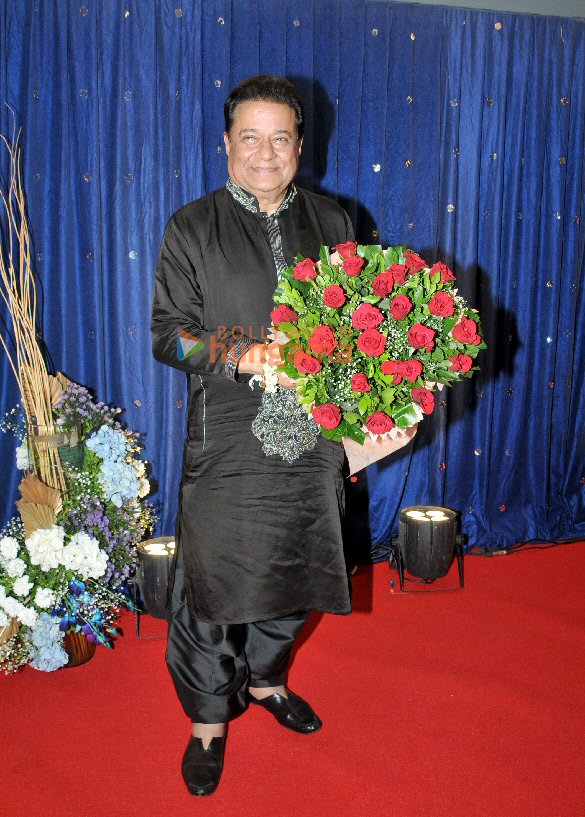 photos celebs snapped at sonu nigams 50th birthday celebrations at sahara star 10