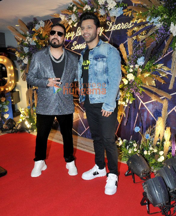 photos celebs snapped at sonu nigams 50th birthday celebrations at sahara star 11