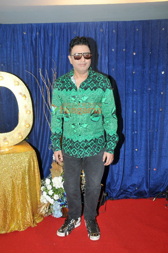 photos celebs snapped at sonu nigams 50th birthday celebrations at sahara star 13