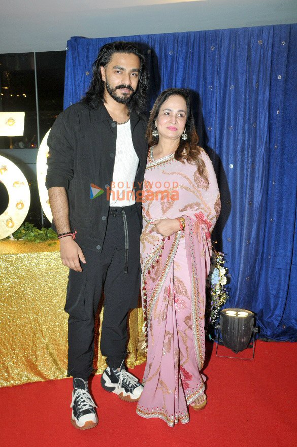 photos celebs snapped at sonu nigams 50th birthday celebrations at sahara star 15