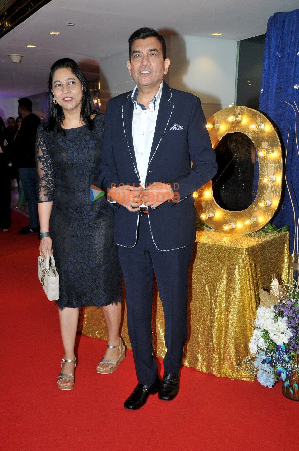 photos celebs snapped at sonu nigams 50th birthday celebrations at sahara star 19