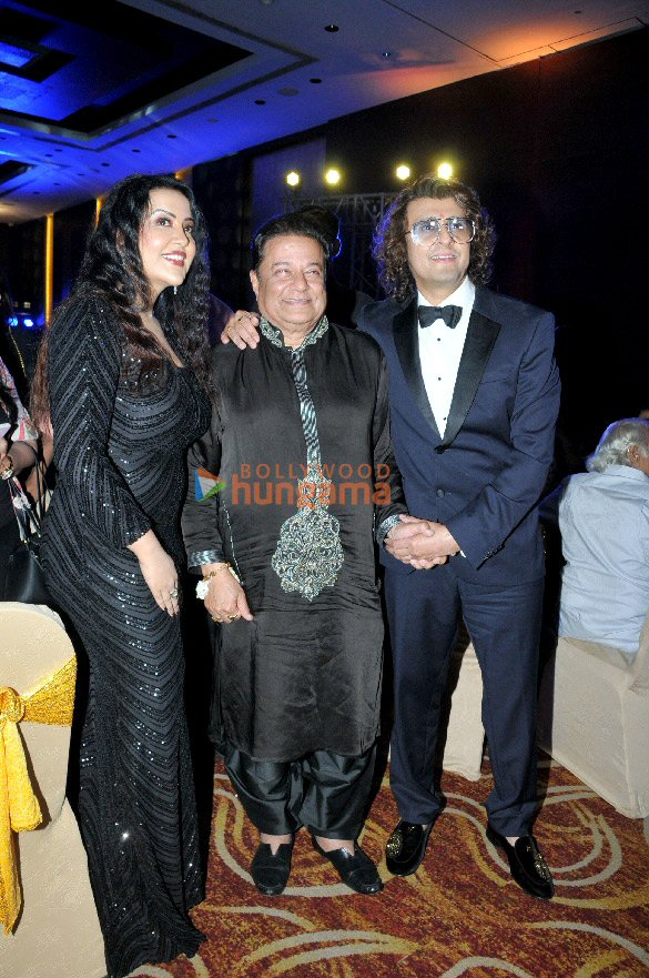 photos celebs snapped at sonu nigams 50th birthday celebrations at sahara star 22