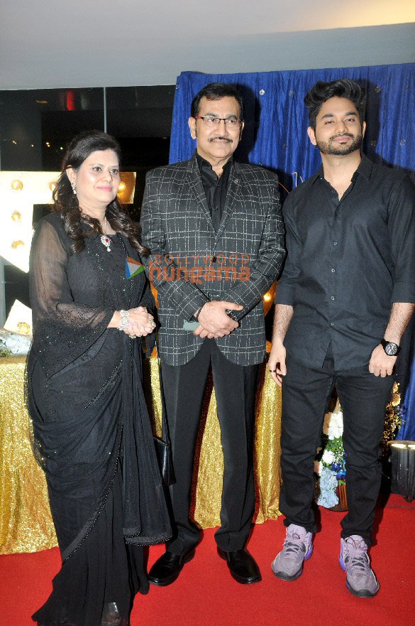 photos celebs snapped at sonu nigams 50th birthday celebrations at sahara star 32