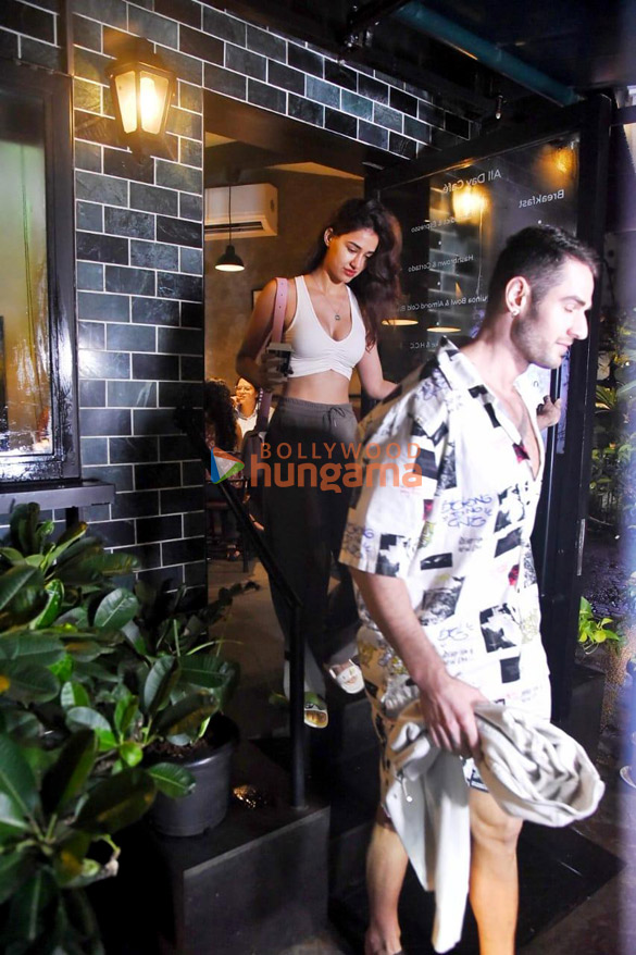 photos disha patani snapped in bandra 2 9