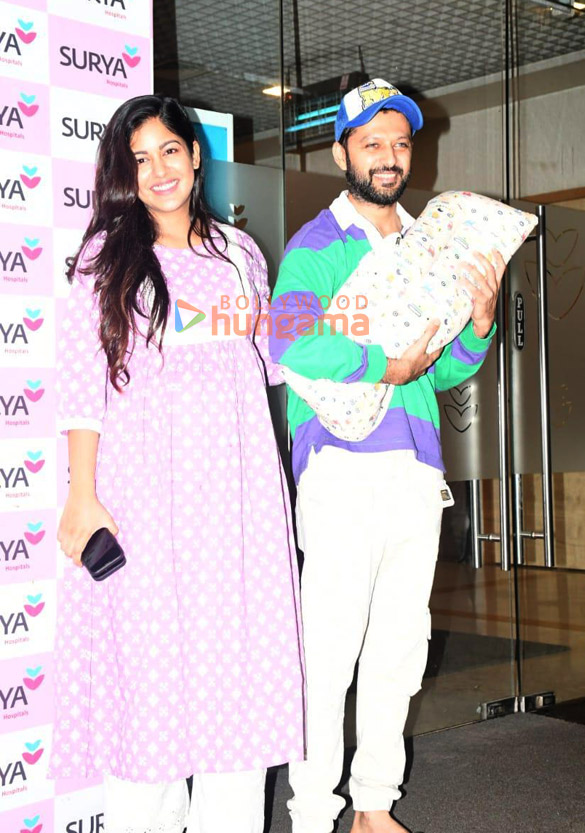Photos: Ishita Dutta snapped with her husband Vatsal Sheth and their newborn baby boy at Surya hospital in Santacruz