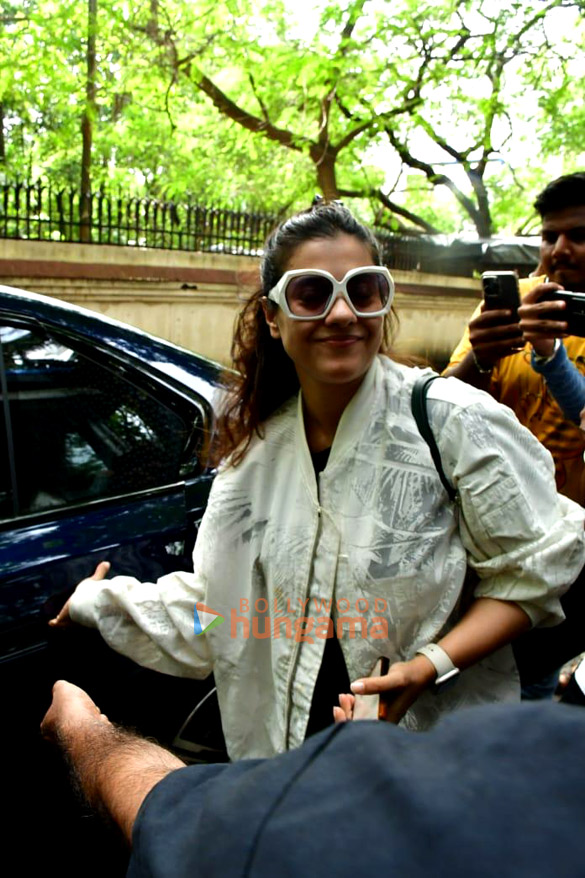 photos kajol snapped in juhu 4 3