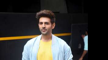 Photos: Kartik Aaryan snapped at a shoot location