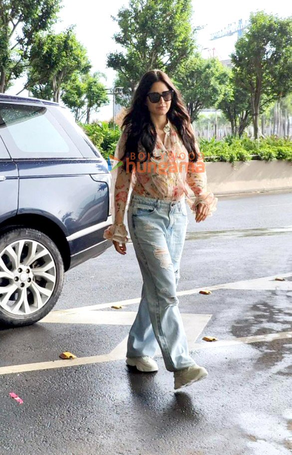 photos katrina kaif vicky kaushal and disha patani snapped at the airport 2