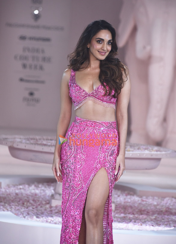 Photos: Kiara Advani walks the ramp for Falguni and Shane Peacock at India Couture Week 2023 at Taj Hotel in New Delhi Photos: Kiara Advani walks the ramp for Falguni and Shane Peacock at India Couture Week 2023 at Taj Hotel in New Delhi