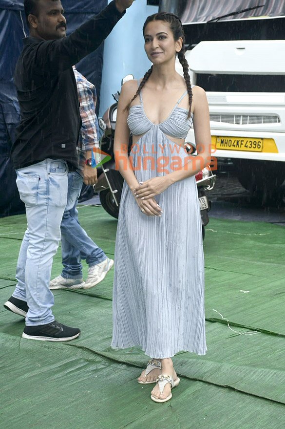 Photos: Kriti Kharbanda snapped in Andheri Photos: Kriti Kharbanda snapped in Andheri